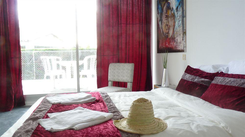 Hotel Sable Et Soleil - Port, Plage Et Jacuzzi Prive Fréjus エクステリア 写真