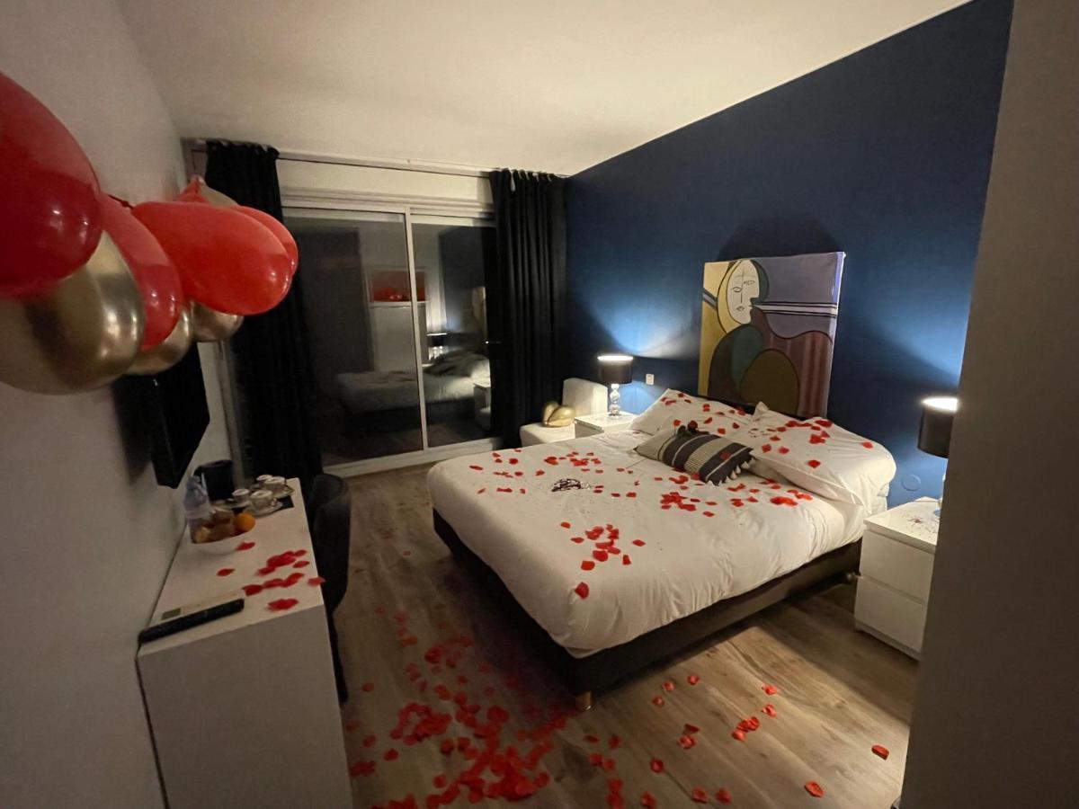 Hotel Sable Et Soleil - Port, Plage Et Jacuzzi Prive Fréjus エクステリア 写真