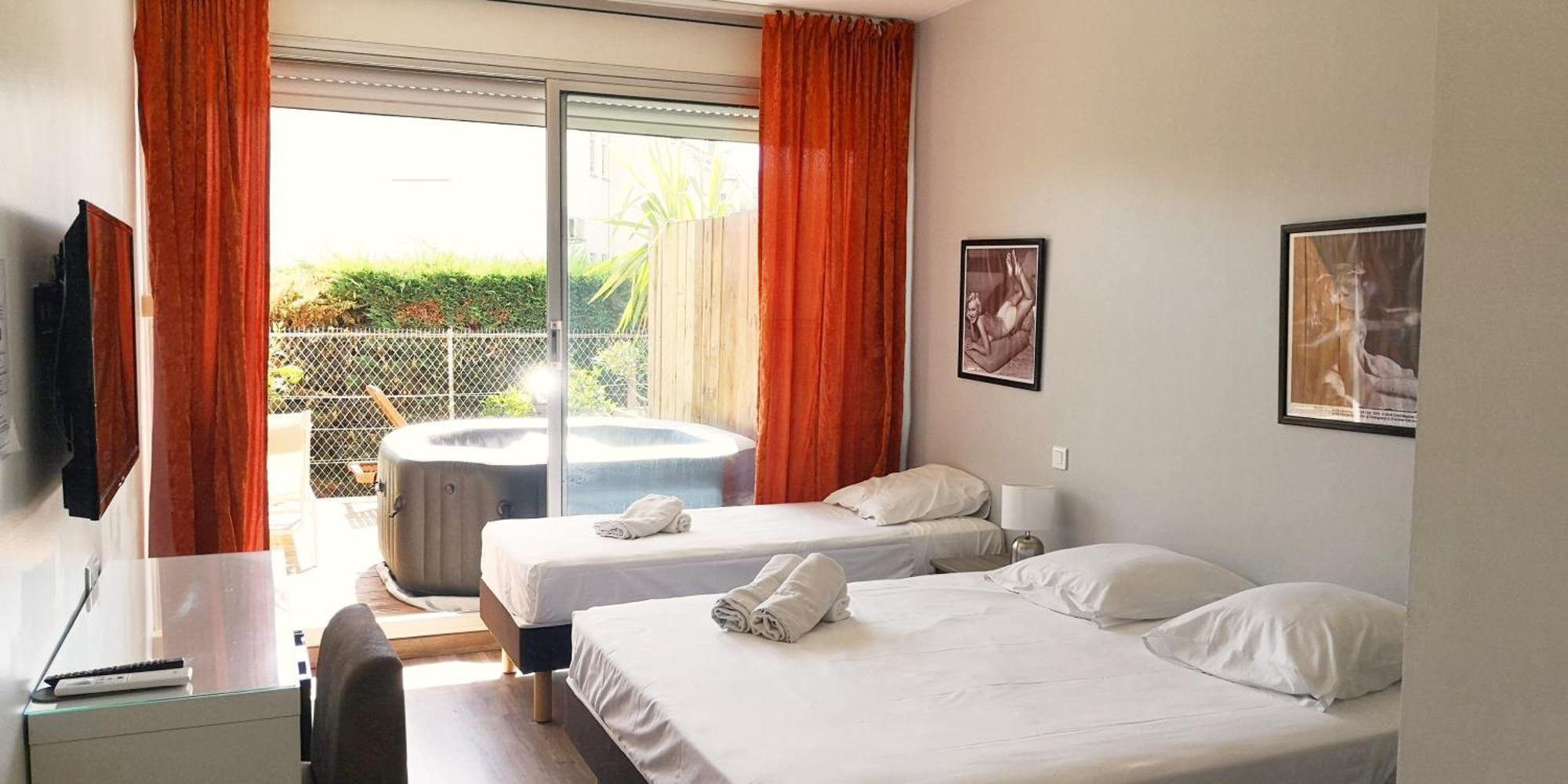Hotel Sable Et Soleil - Port, Plage Et Jacuzzi Prive Fréjus 部屋 写真