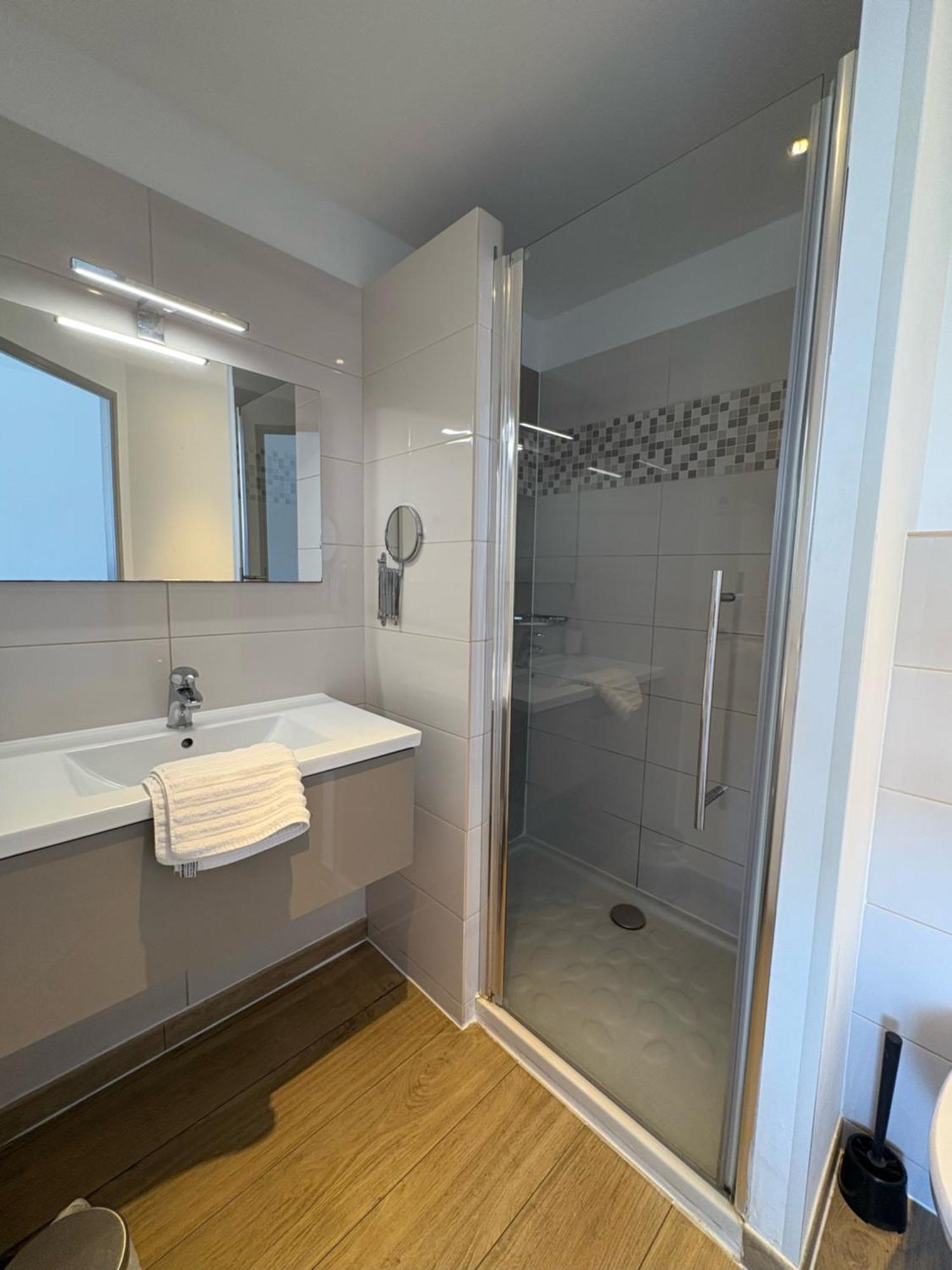 Hotel Sable Et Soleil - Port, Plage Et Jacuzzi Prive Fréjus エクステリア 写真