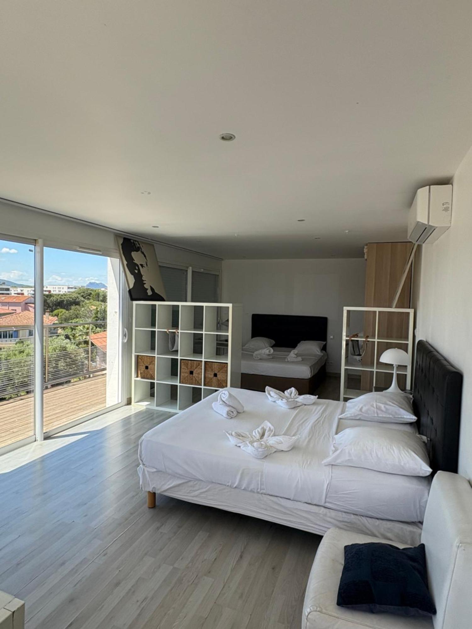 Hotel Sable Et Soleil - Port, Plage Et Jacuzzi Prive Fréjus エクステリア 写真