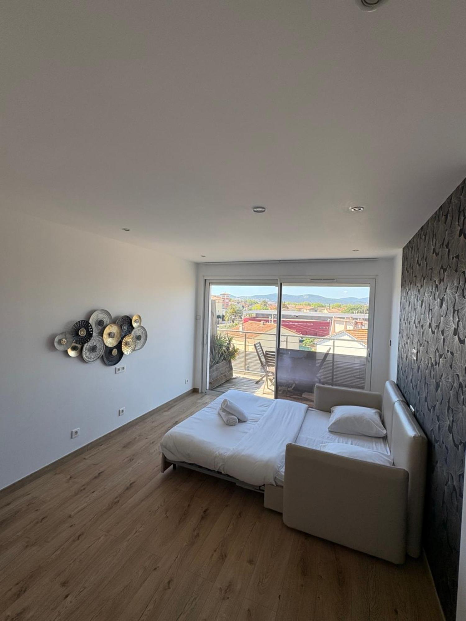 Hotel Sable Et Soleil - Port, Plage Et Jacuzzi Prive Fréjus エクステリア 写真
