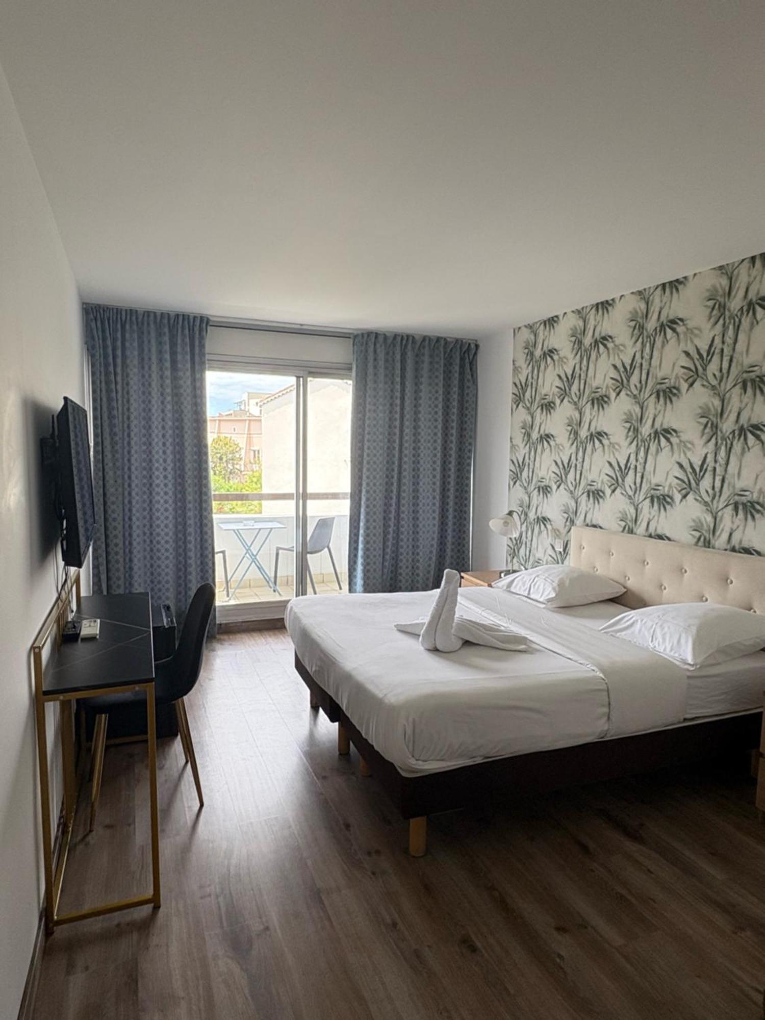 Hotel Sable Et Soleil - Port, Plage Et Jacuzzi Prive Fréjus エクステリア 写真
