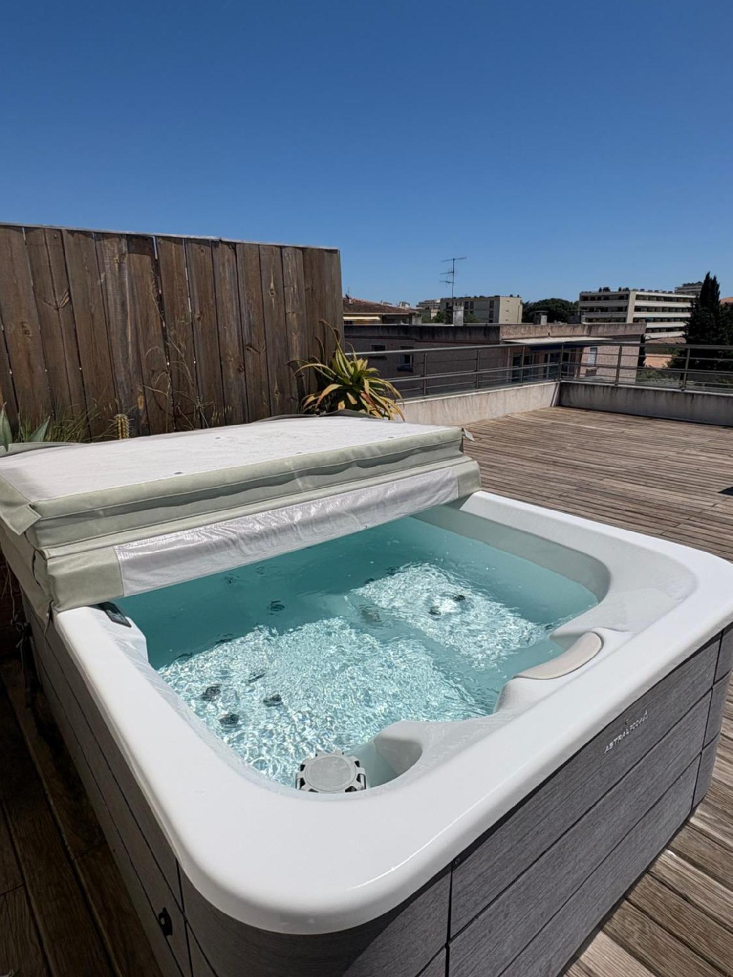 Hotel Sable Et Soleil - Port, Plage Et Jacuzzi Prive Fréjus エクステリア 写真