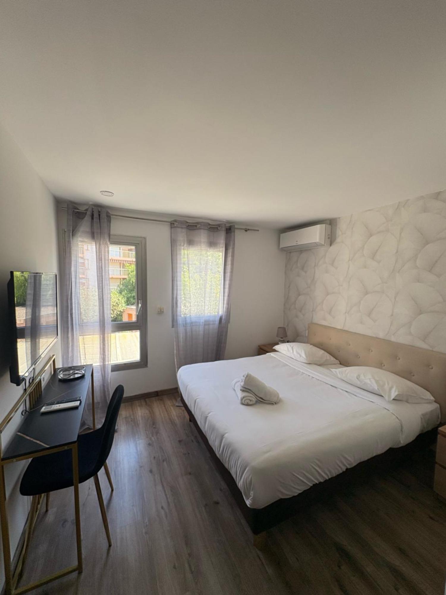 Hotel Sable Et Soleil - Port, Plage Et Jacuzzi Prive Fréjus エクステリア 写真