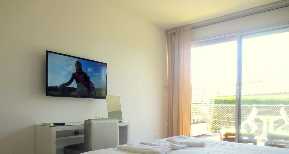 Hotel Sable Et Soleil - Port, Plage Et Jacuzzi Prive Fréjus エクステリア 写真
