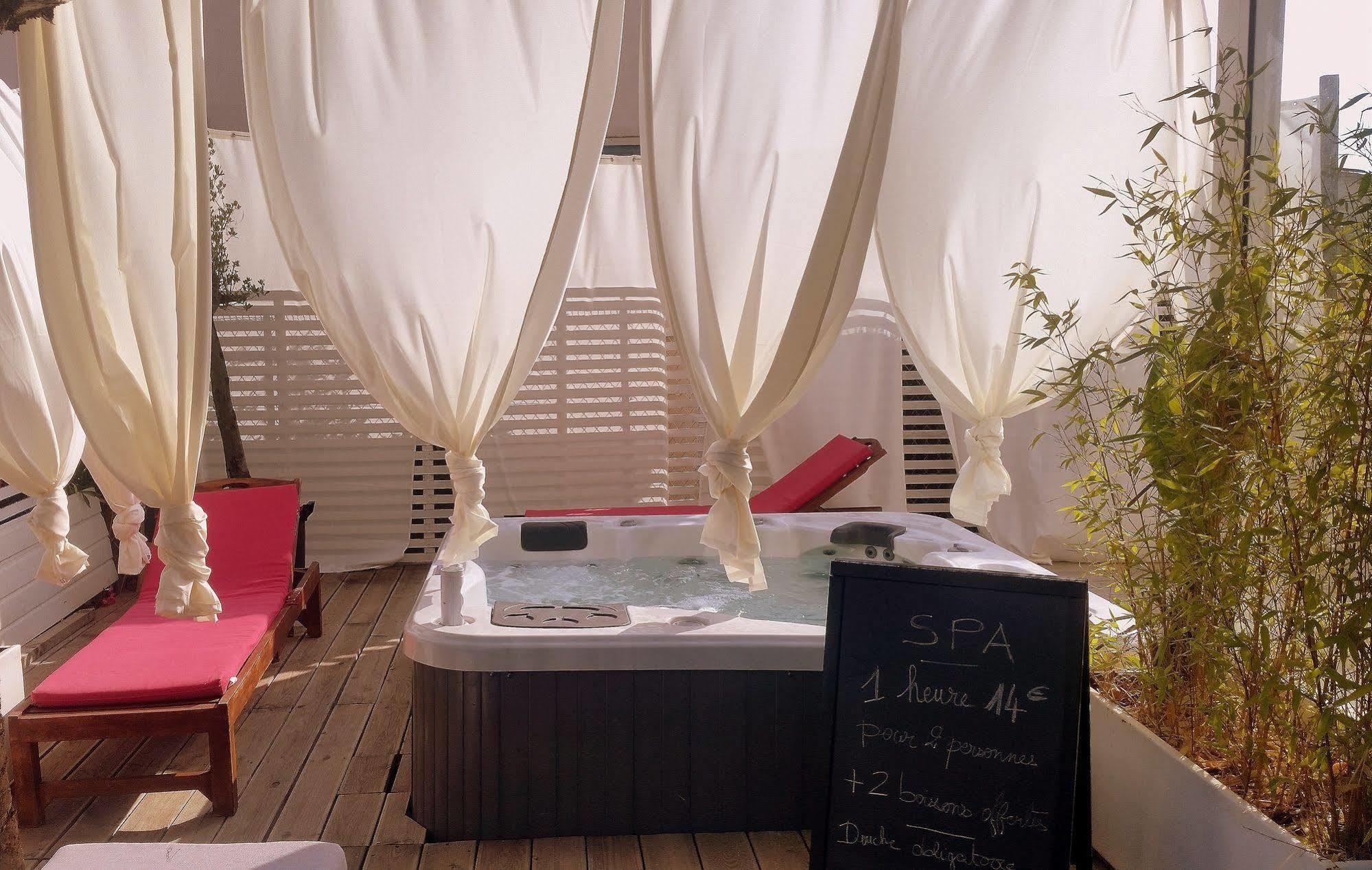 Hotel Sable Et Soleil - Port, Plage Et Jacuzzi Prive Fréjus エクステリア 写真