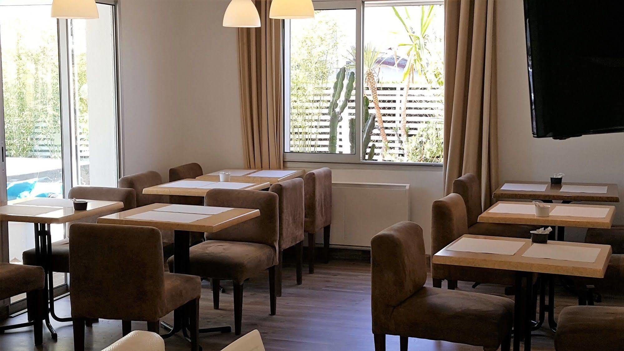 Hotel Sable Et Soleil - Port, Plage Et Jacuzzi Prive Fréjus エクステリア 写真