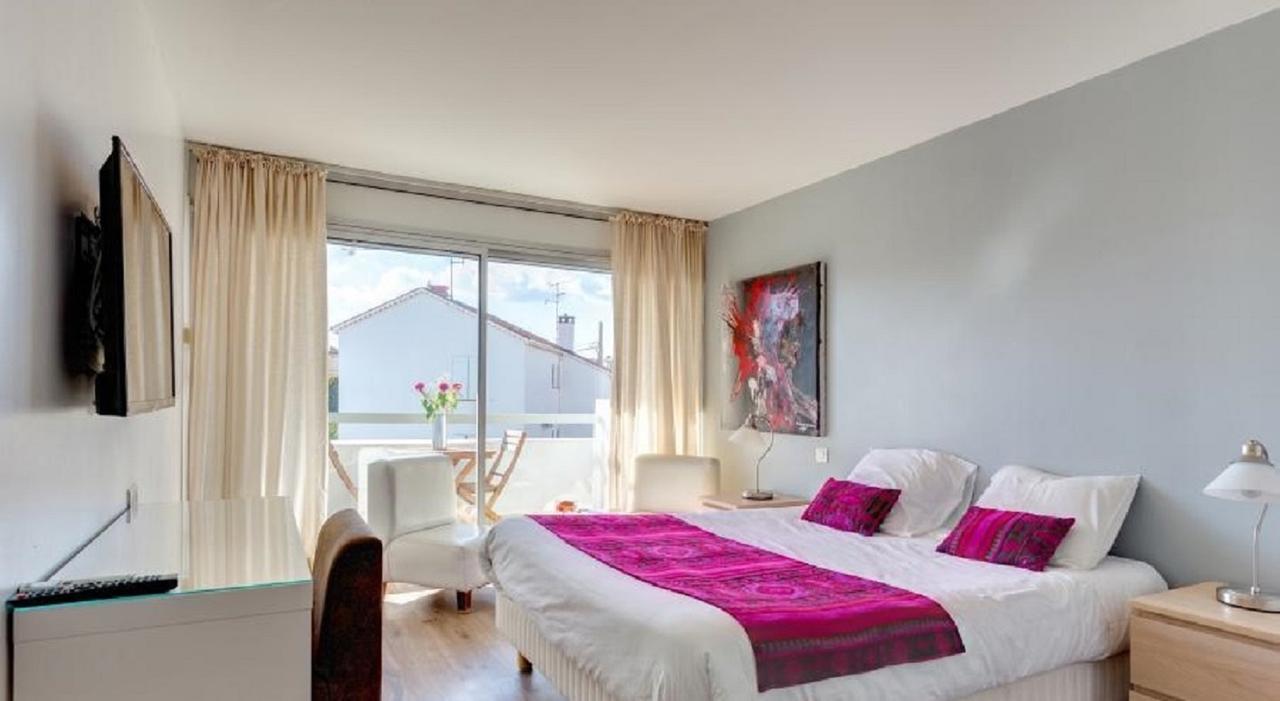 Hotel Sable Et Soleil - Port, Plage Et Jacuzzi Prive Fréjus エクステリア 写真